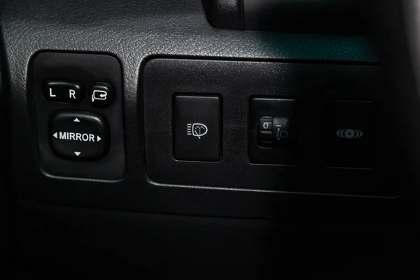 新西比尔斯克 俄罗斯 2019年2月15日 丰田凯美瑞 特写按钮 侧镜调整按钮 在新西比尔停车场拍摄一辆现代汽车 — 图库照片