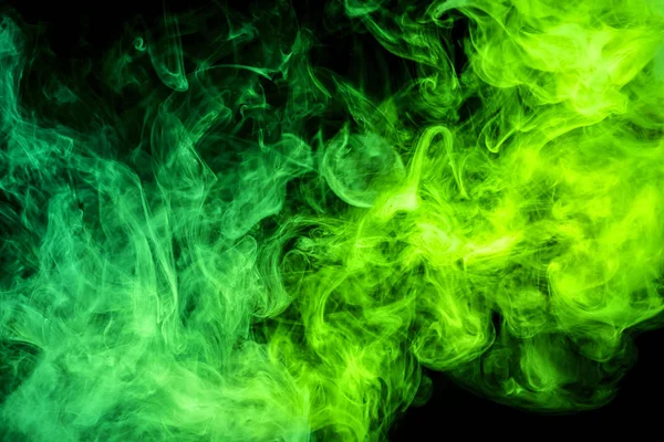 Niebla Coloreada Con Gel Verde Brillante Sobre Fondo Oscuro — Foto de Stock
