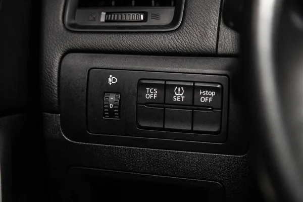 俄罗斯新西比尔斯克 2019年2月19日 马自达 关闭的前大灯调整按钮 Tcs Stop 关闭和设置按钮 在新西比尔停车场拍摄一辆现代汽车 — 图库照片