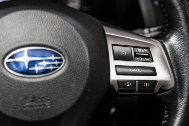 Novosibirsk, Rusya - 19 Şubat 2019: Subaru Forester, yakın-up çok işlevli kontrol. Fotoğraf üzerinde bir park Novosibirsk içinde modern bir araba