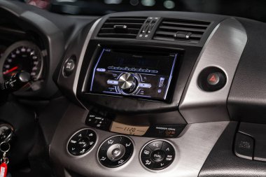 Novosibirsk, Rusya - 19 Şubat 2019: Toyota Rav-4, yakın-up tablonun, üfleyici, Klima, oyuncu düzeltilmesi. Fotoğraf üzerinde bir park Novosibirs içinde modern bir araba