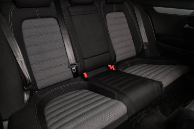 Novosibirsk, Rusya - 19 Şubat 2019: Volkswagen Passat Cc, yakın-up arka koltuklar. Fotoğraf üzerinde bir park Novosibirs içinde modern bir araba