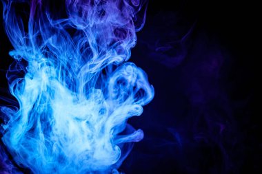 Mavi siyah bir duman bulutu arka plan izole. Vap duman arka plan