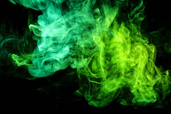 Close Vorticoso Fumo Verde Backgroun Nero Isolato — Foto Stock