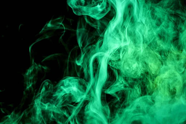 Abstraktní Umění Barevné Zelené Kouře Černém Pozadí Izolované Zastavit Pohyb — Stock fotografie