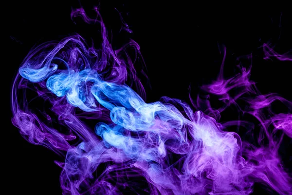 Arte Abstracto Color Púrpura Humo Azul Sobre Fondo Negro Aislado — Foto de Stock