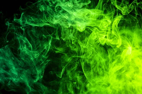 Niebla Coloreada Con Gel Verde Brillante Sobre Fondo Oscuro — Foto de Stock