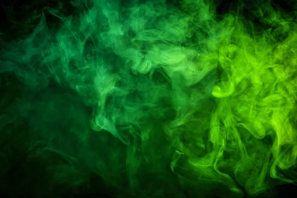 Nube Humo Verde Sobre Fondo Negro Aislado Antecedentes Del Humo —  Fotos de Stock