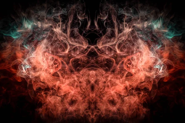 云蓝色和红色的烟雾以头骨 龙的形式在黑色上孤立的背景 背景从蒸汽的烟雾 T恤的 Mocap — 图库照片