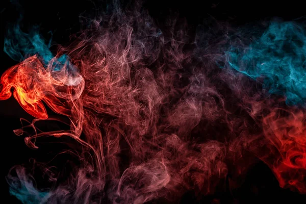 Fumo Denso Multicolore Colori Blu Rosso Uno Sfondo Nero Isolato — Foto Stock