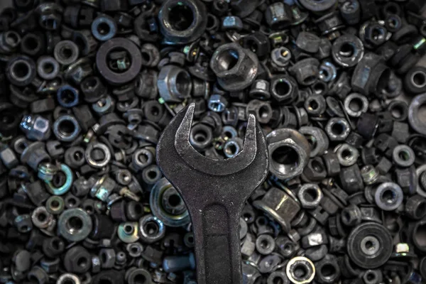 Llaves Metálicas Planas Fondo Varios Engranajes Metálicos Tornillos Clavos Vista —  Fotos de Stock