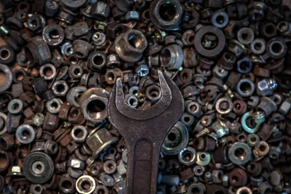 Llaves Metálicas Planas Fondo Varios Engranajes Metálicos Tornillos Clavos Vista —  Fotos de Stock