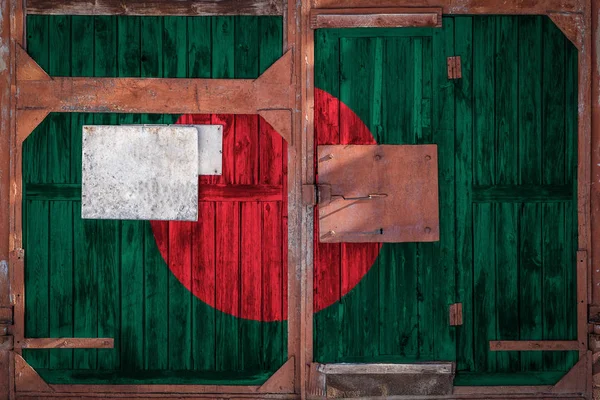 방글라데시의 국기와 게이트의 클로즈업 방글라데시 상품의 납품의 수출입의 스타일 플래그 — 스톡 사진