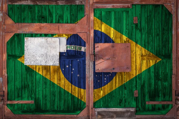 Close Van Oude Magazijn Poort Met Nationale Vlag Van Brazilië — Stockfoto