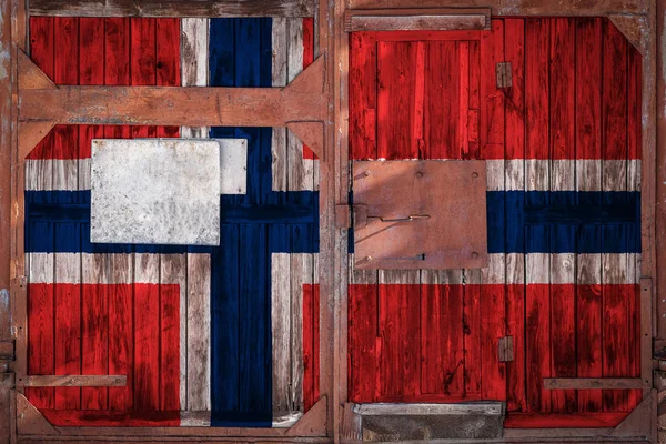 ノルウェーの国旗と古い倉庫ゲートのクローズ アップ 商品の保管 商品の全国配送 輸出入ノルウェーのコンセプトです グランジ スタイルをフラグします — ストック写真