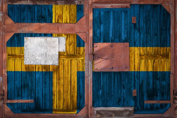 Close Portão Antigo Armazém Com Bandeira Nacional Suécia Conceito Exportação — Fotografia de Stock