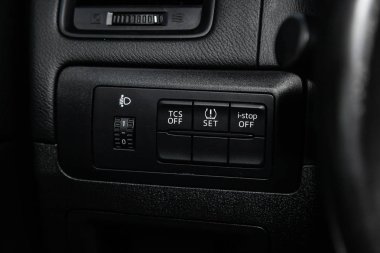 Novosibirsk, Rusya - 10 Mart 2019: Mazda Cx-5, yakın-up Far ayar düğmesi. Fotoğraf üzerinde bir park Novosibirs içinde modern bir araba