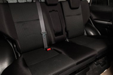 Novosibirsk, Rusya - 10 Mart 2019: Suzuki Grand Vitara, yakın-up arka koltuklar. Fotoğraf üzerinde bir park Novosibirs içinde modern bir araba