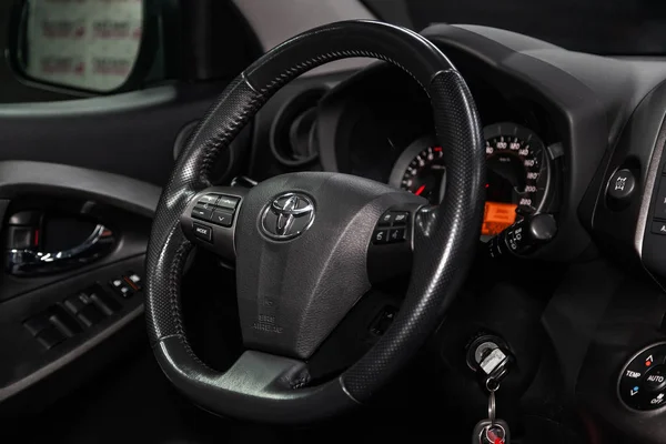 Novosibirsk Rusya Mart 2019 Toyota Rav Yakın Pano Hız Göstergesi — Stok fotoğraf