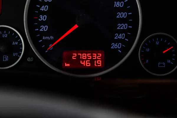 俄罗斯新西比尔斯克 2019年3月10日 Tiguan 仪表盘 速度计和转速表的特写镜头 在新西比尔停车场拍摄一辆现代汽车 — 图库照片