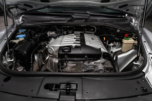 Novosibirsk Rússia Março 2019 Volkswagen Tiguan Close Motor Vista Frontal — Fotografia de Stock