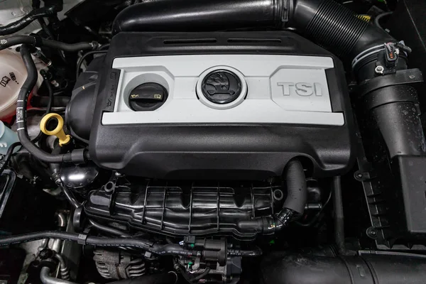 俄罗斯新西比尔斯克 2019年3月15日 Scoda Yeti 发动机特写镜头 正面视图 在新西比尔停车场拍摄一辆现代汽车 — 图库照片