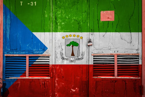 Nahaufnahme Eines Alten Lagertores Mit Der Nationalflagge Äquatorialguineas Das Konzept — Stockfoto
