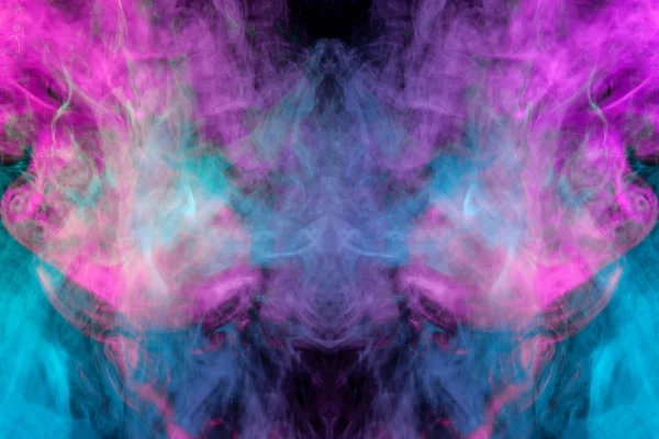 Nube Rosa Blu Fumo Sfondo Nero Isolato Sotto Forma Teschio — Foto Stock