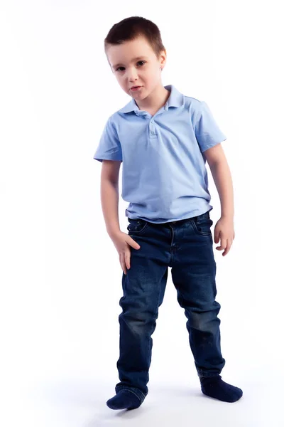 Niño Sonriente Con Pelo Oscuro Vaqueros Azules Camiseta Polo Azul —  Fotos de Stock