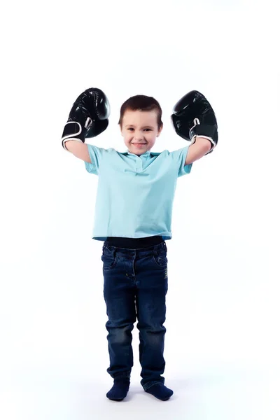 Niño Pequeño Con Pelo Oscuro Pantalones Vaqueros Azules Una Camisa — Foto de Stock