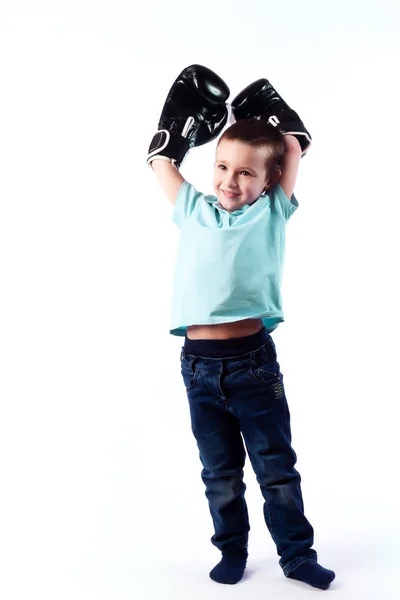 Niño Pequeño Con Pelo Oscuro Pantalones Vaqueros Azules Una Camisa —  Fotos de Stock
