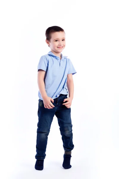 Niño Sonriente Con Pelo Oscuro Vaqueros Azules Camiseta Polo Azul — Foto de Stock