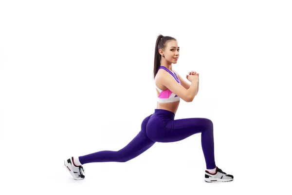 Young Woman Coach Sporty Short Top Gym Leggings Makes Lunges — Stock Photo, Image