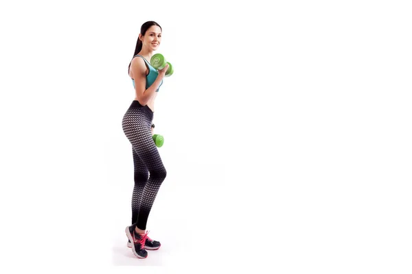 Młoda Kobieta Sportive Fitness Model Brunetka Robi Ćwiczenia Hantle Biceps — Zdjęcie stockowe