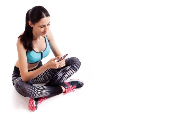 Uma Modelo Esportiva Fazendo Uma Pausa Durante Exercício Corrida Monitorando — Fotografia de Stock