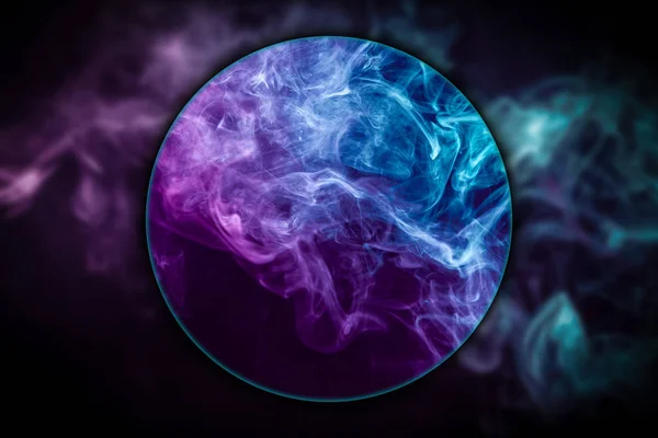 Gros Plan Fumée Multicolore Dense Couleurs Bleues Violettes Soufflée Sous — Photo
