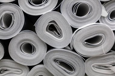 Araba yalıtım polyester lif veya keçe arka plan rulo yakın. Polietilen yalıtım yalıtım köpük rulo alüminyum folyo ile