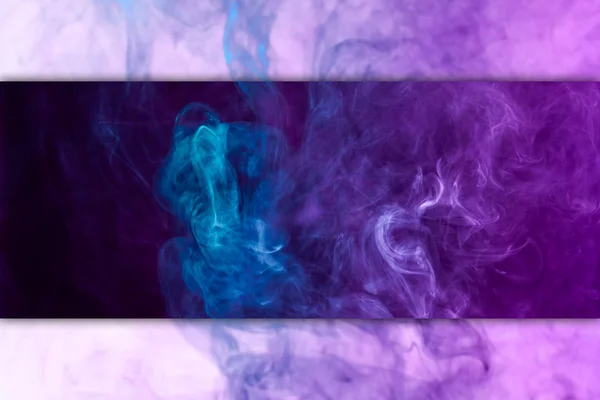 Плотный Разноцветный Дым Синего Фиолетового Цветов Черно Белом Изолированном Фоне — стоковое фото