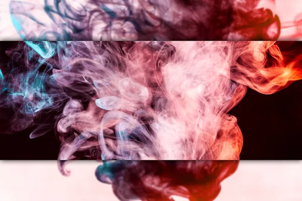 Цвет Тумана Ярко Красным Синим Гелем Темно Черно Белом Фоне — стоковое фото