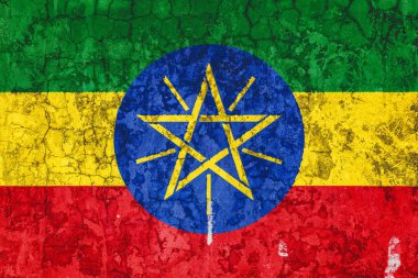 Eski duvar arka planda Etiyopya Ulusal bayrağı boya soyma ile kaplıdır. Ülke, ulus ve vatanseverlik sembolü kavramı