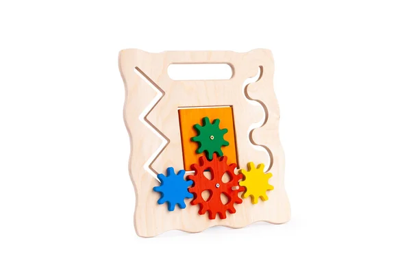 木生态友好型繁忙板 儿童教育玩具 白色孤立背景下的婴儿 由多种颜色的木制拼图 分拣器组成 — 图库照片