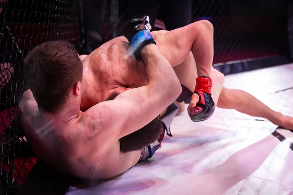 Close Professional Strong Mma Fighter Holding Rival Striking Him Fight — Stock Photo, Image