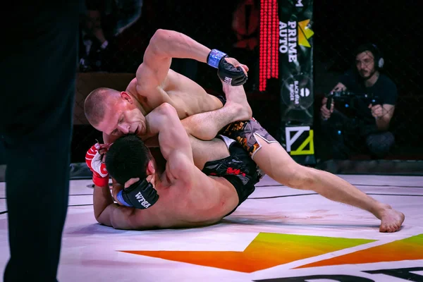 Novosibirsk Rusia Abril 2019 Salón Fama Boxeadores Luchadores Luchando Suelo —  Fotos de Stock