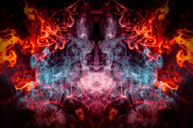 Bir kafatası, canavar, dragon siyah yalıtılmış zemin şeklinde yoğun çok renkli duman mavi ve kırmızı renkler. Arka plan duman vape. MoCap cool t-shirt için