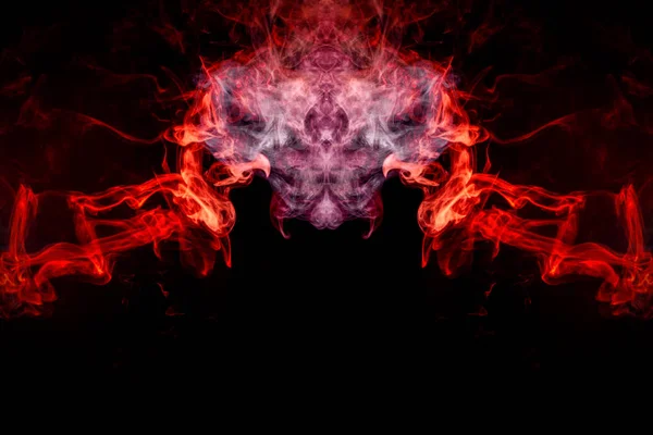 Oblak Červeného Modrého Kouře Tvaru Lebky Obludy Draka Černém Izolovaném — Stock fotografie