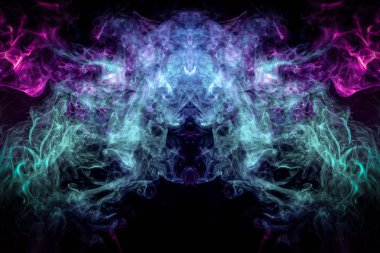 Bir kafatası, canavar, siyah izole arka plan üzerinde ejderha şeklinde mavi, pembe ve mor kalın renkli duman. Vape dumanından arka plan. Serin t-shirt için Mocap