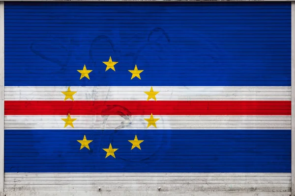カーボベルデの国旗を持つ古い金属壁のクローズアップ カーボベルデの輸出入 商品の保管 商品の国内配送の概念 グランジ スタイルのフラグ — ストック写真