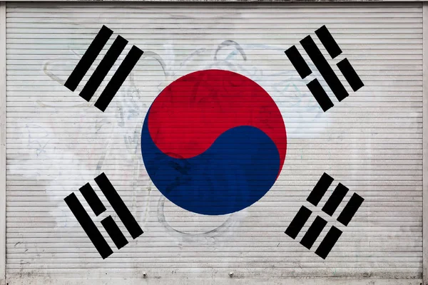 韓国の国旗を持つ古い金属壁のクローズアップ 韓国の輸出入 商品の保管 商品の国内配送の概念 グランジ スタイルのフラグ — ストック写真