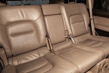 Novosibirsk, Rusya - 10 Mayıs 2019: Toyota Land Cruiser 200,arka koltuklar yakın çekim. Novosibirs bir otoparkta modern bir araba Fotoğraf