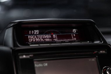 Novosibirsk, Rusya - 10 Mayıs 2019: Mitsubishi Pajero Sport, gösterge panelinin yakın çekim. Novosibirs bir otoparkta modern bir araba Fotoğraf